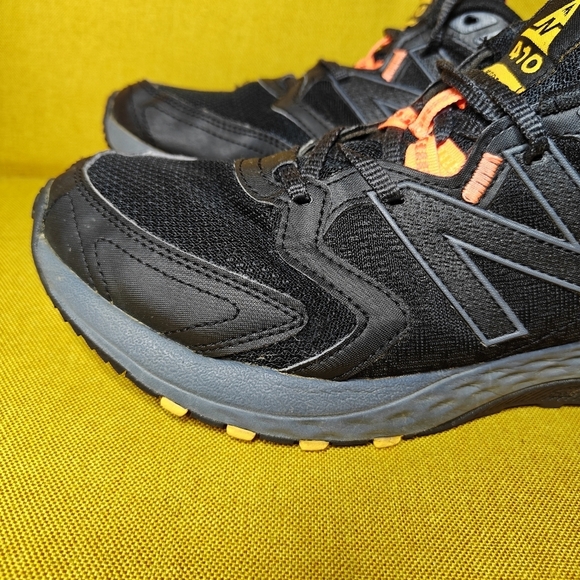 New Balance 410 V7 trail running Black Orange Sneakers Men\'s Shoe Size 10.5